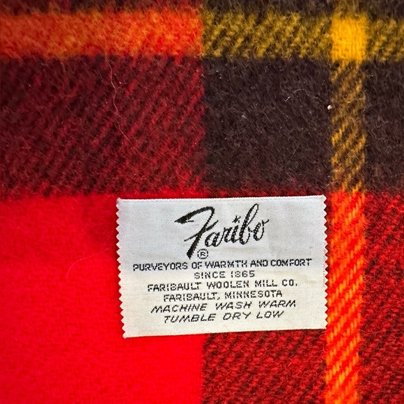 Vtg Faribo USA Red Tartan Plaid Fluff Loomed Fringed Stadium Throw Blanket - Picture 6 of 6